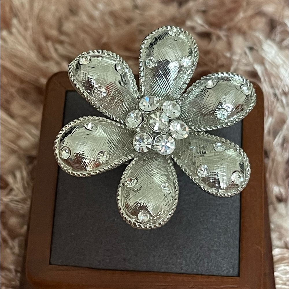 Big Beautiful Unique Pattern Cocktail Flower Ring… - image 2